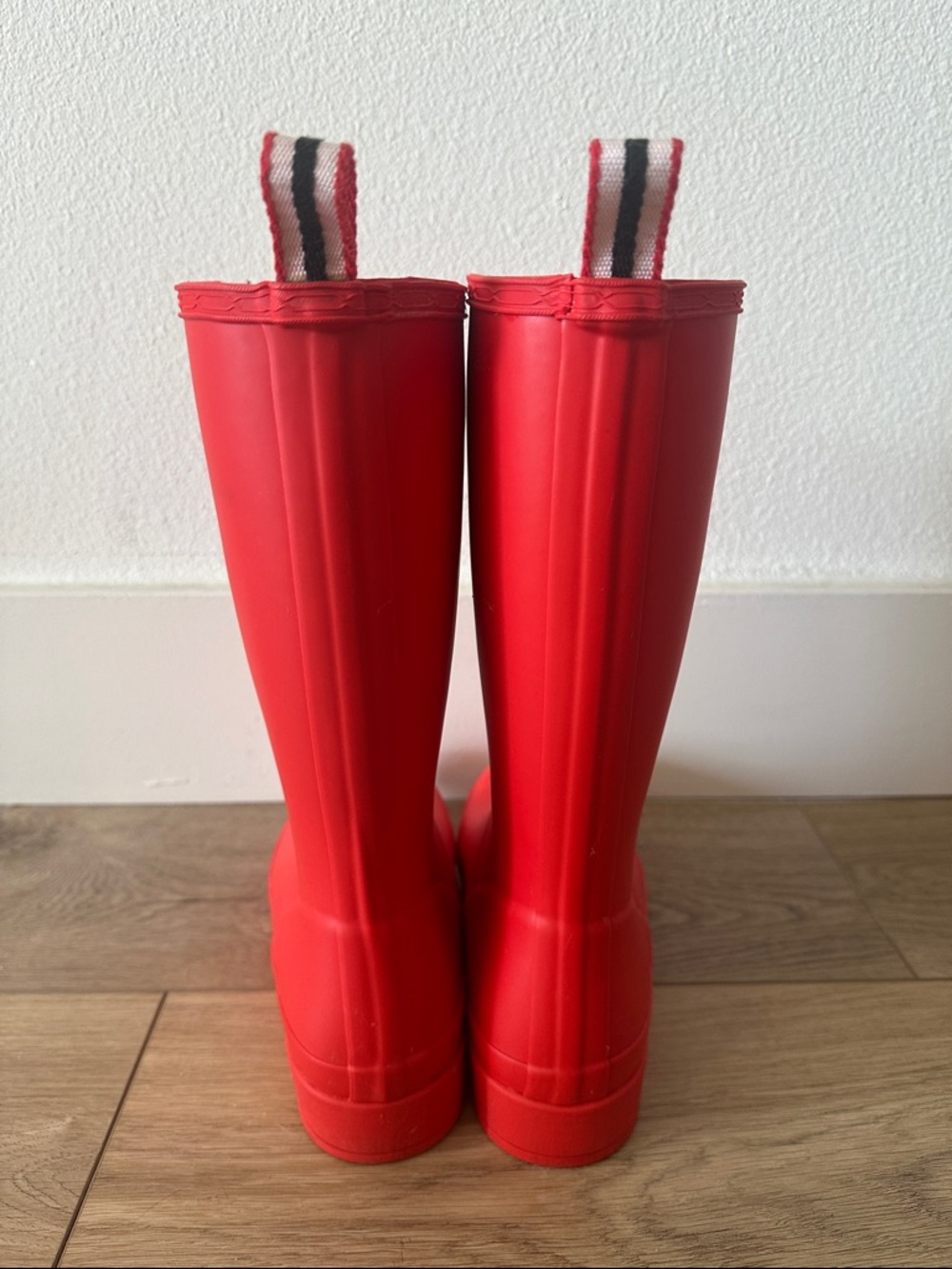 Hunter Bright Red Mid-Calf Rubber Rain Boots Size 6 - Picture 3 of 5